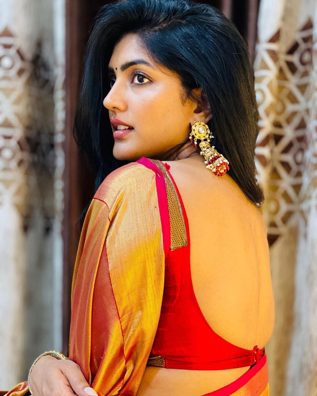 Eesha Rebba Stunning Saree Photos Traditional Indian Fashion