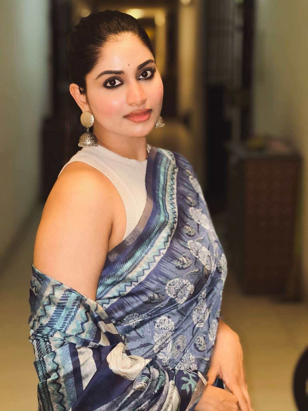 Shivani Narayanan’s Stunning Blue & White Ethnic Glamour Photoshoot!