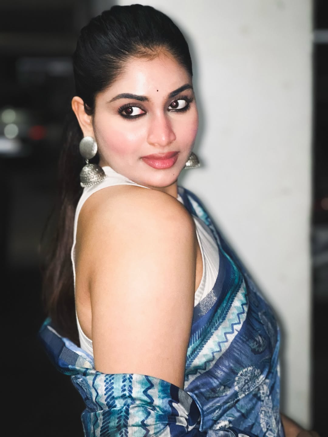 Shivani Narayanan’s Stunning Blue & White Ethnic Glamour Photoshoot!