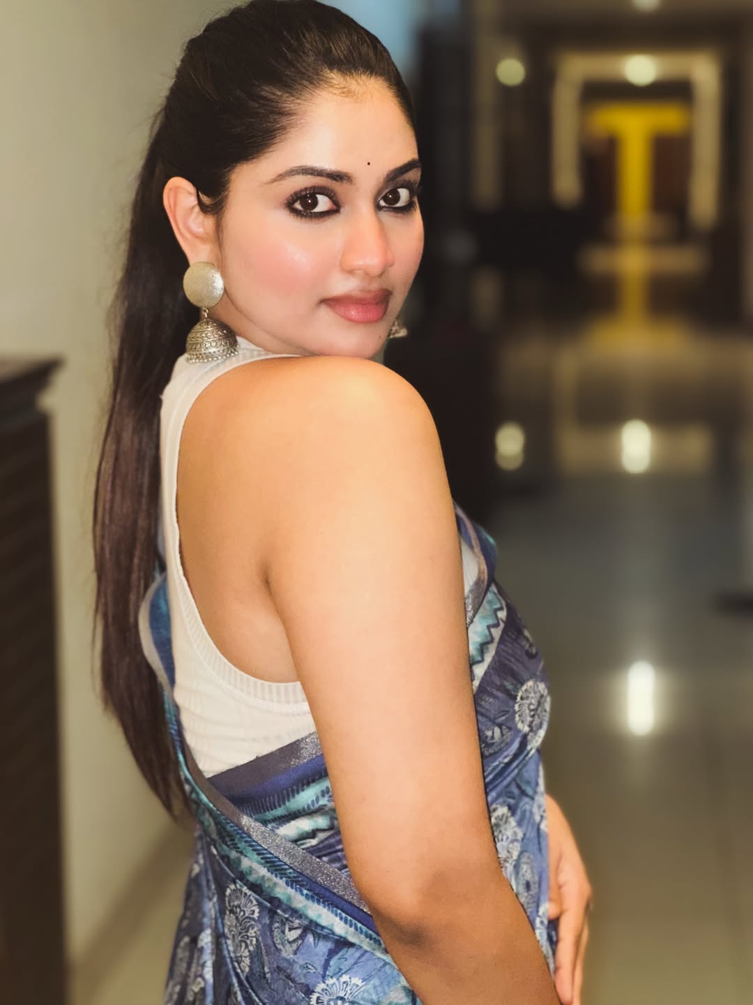 Shivani Narayanan’s Stunning Blue & White Ethnic Glamour Photoshoot!