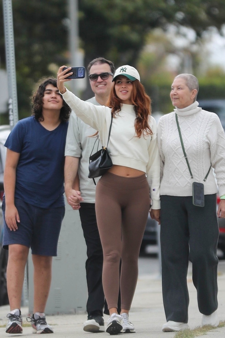 Eiza Gonzalez Steals the Show with Effortlessly Chic Hollywood Glamour