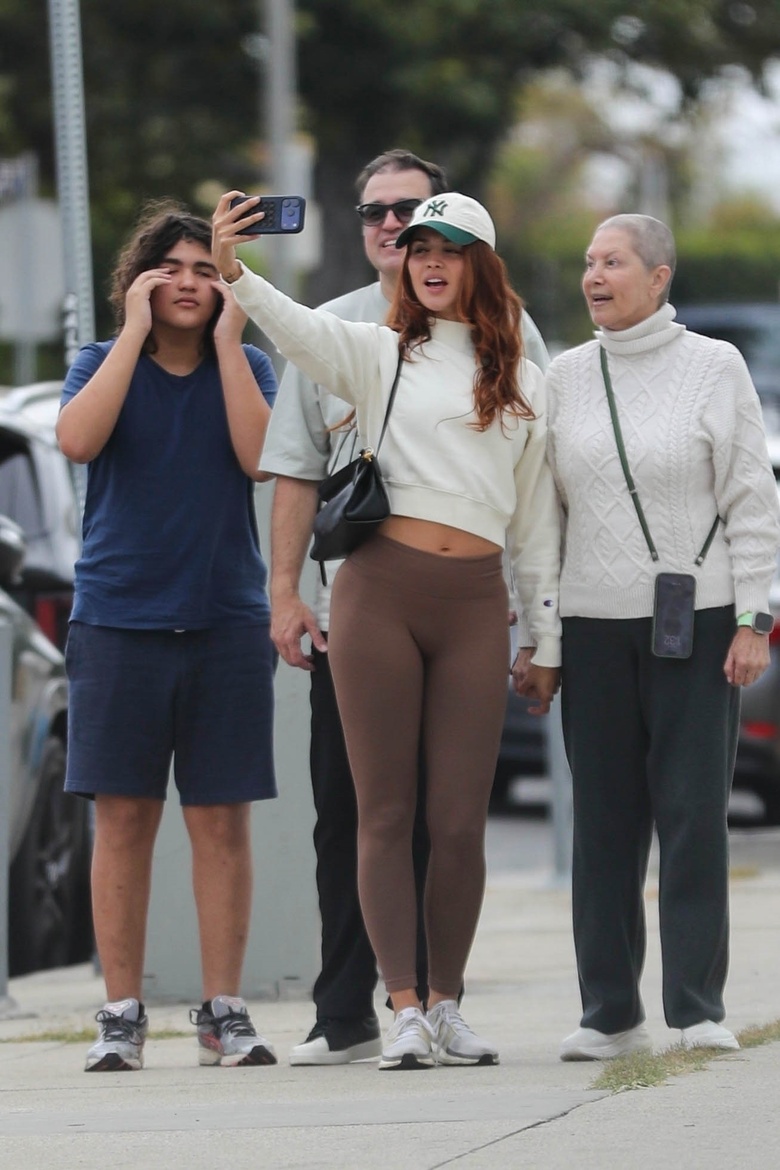 Eiza Gonzalez Steals the Show with Effortlessly Chic Hollywood Glamour