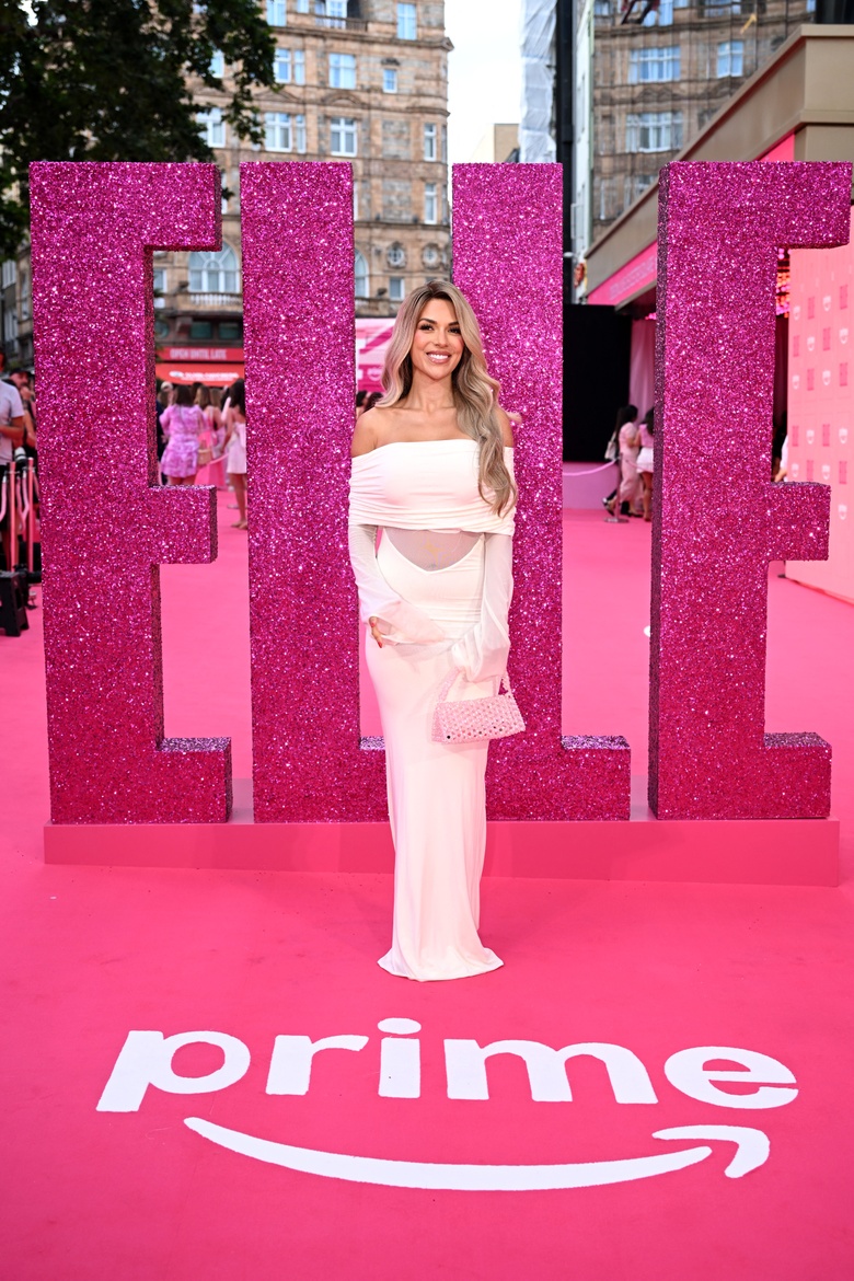 Ekin Su Culculoglu Shines at Elle UK Screening in London!