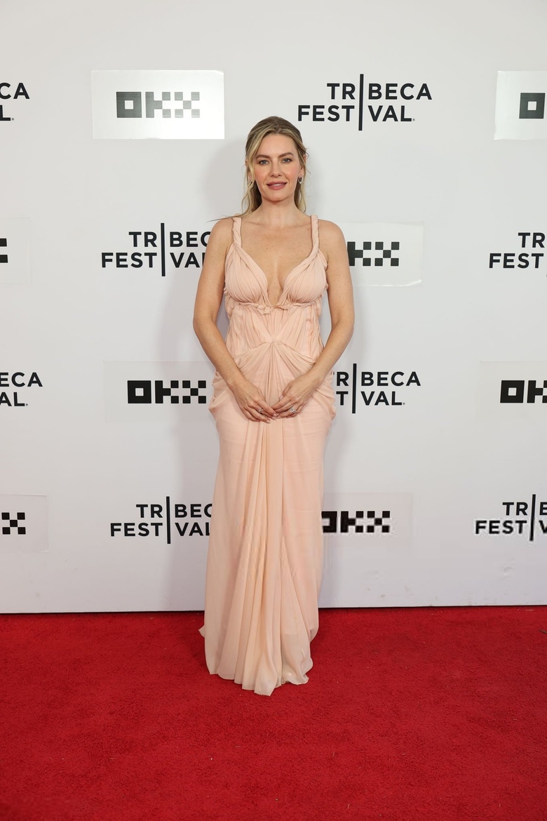 Elisha Cuthbert's Stunning Look from the Event