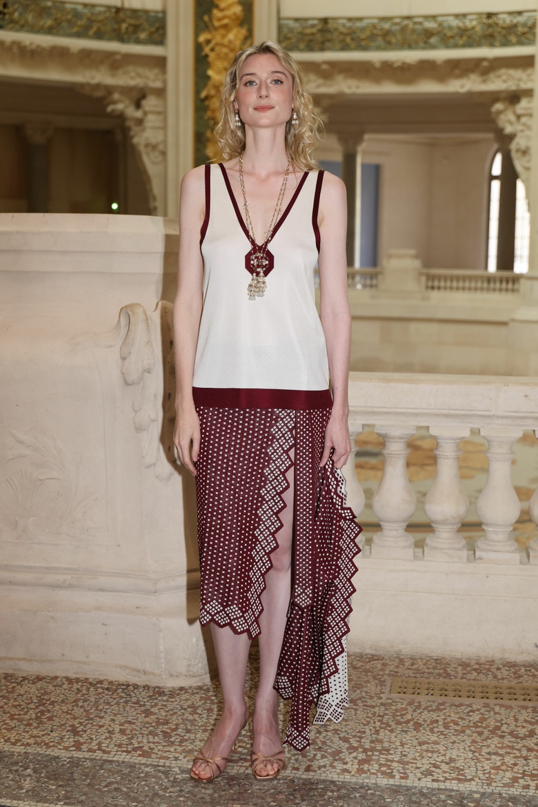 Elizabeth Debicki Commands the Runway at Paris Fashion Week