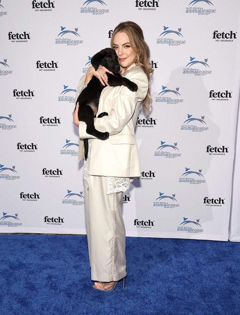 Elizabeth Gillies Steals the Show at Elegant New York Gala!
