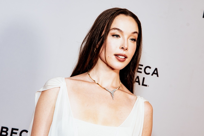 Ella Beatty Shines in Stunning Red Ensemble at Event