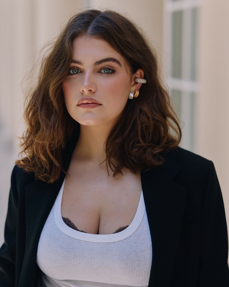 Ella Bright Steals the Spotlight at Paris Fashion Week Glamour Event