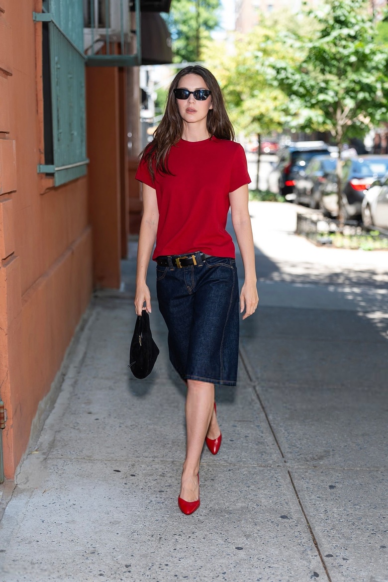 Ella Hunt's Stunning Look Captures Fans Worldwide