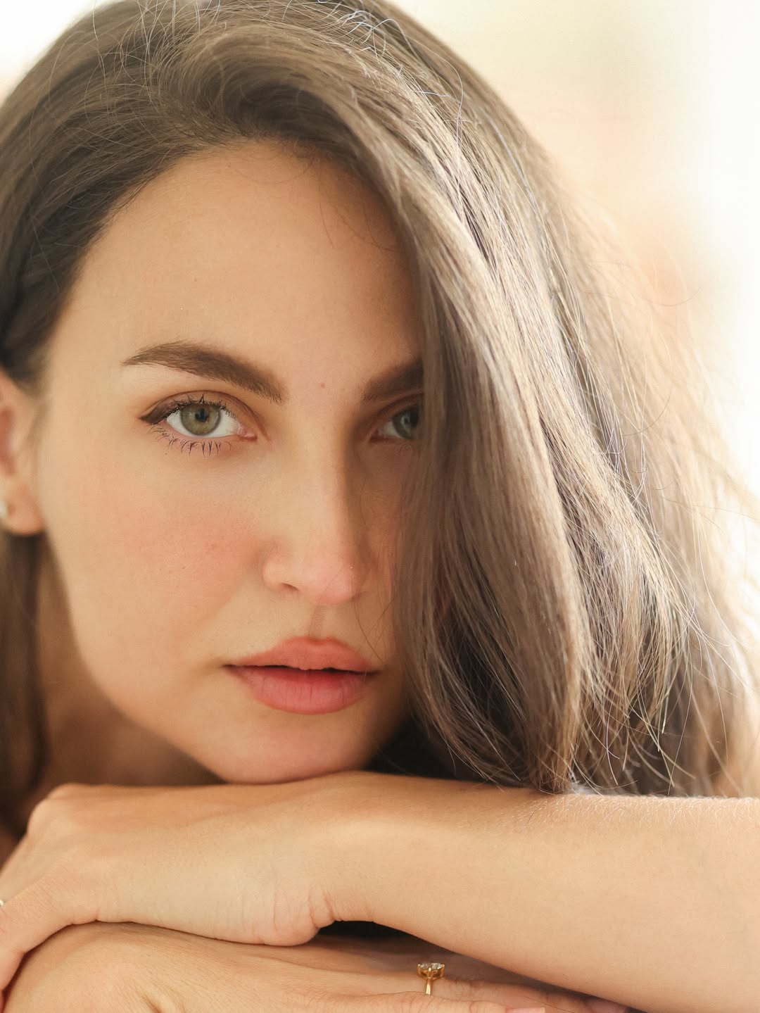 Elli AvrRam's Ethereal White Linen Look Defines Modern Luxury Fashion