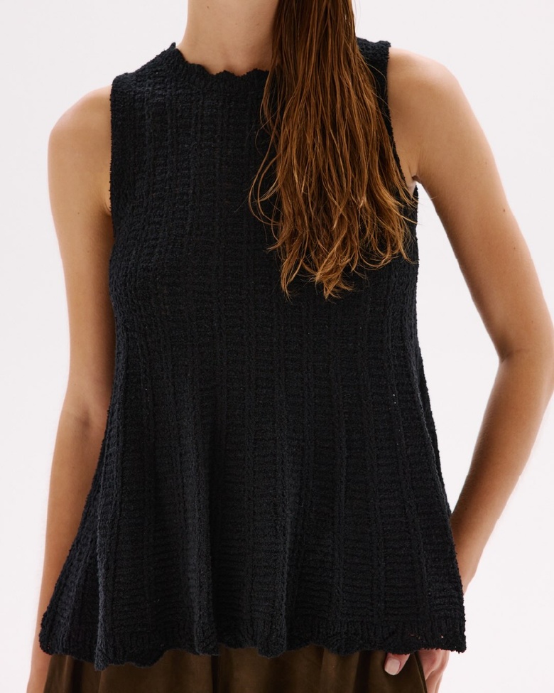 Emily Feld Steals the Spotlight at Atelier38 Fashion Event