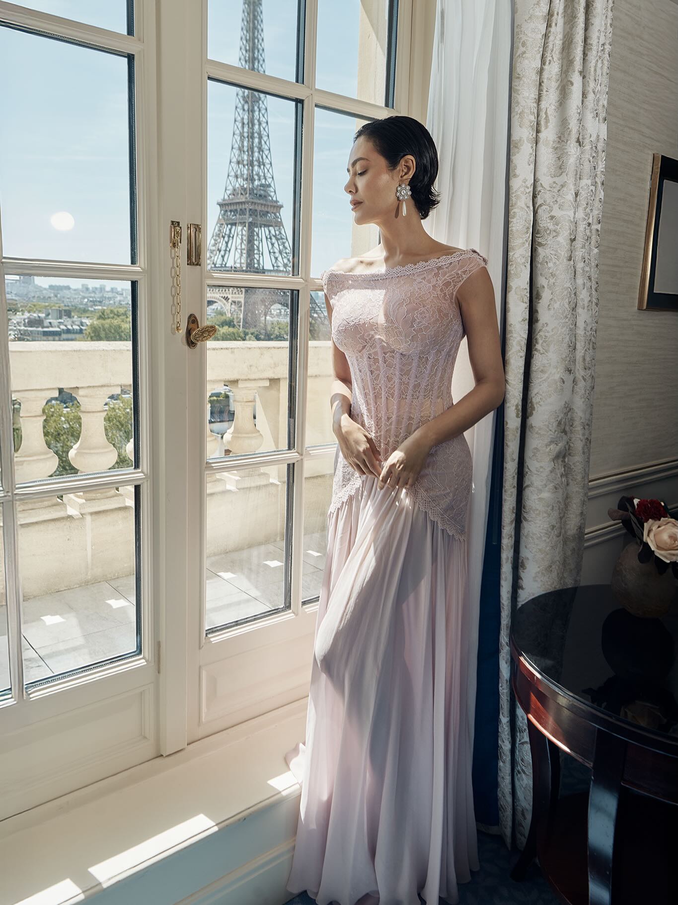 Esha Gupta Redefines Glamour in Dreamy Pastels with Unmatched Poise