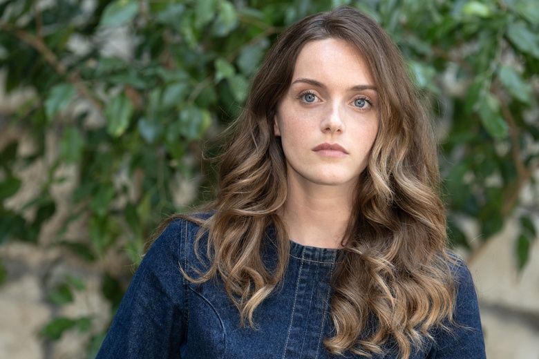 Fantine Guyot shines at the Les Heros du Louvre photocall at the Angouleme Film Festival. - Photos & Updates