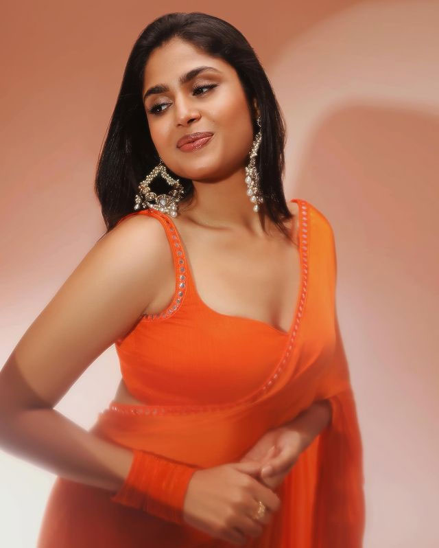 Faria Abdullah in Rich Red: Textile Focus