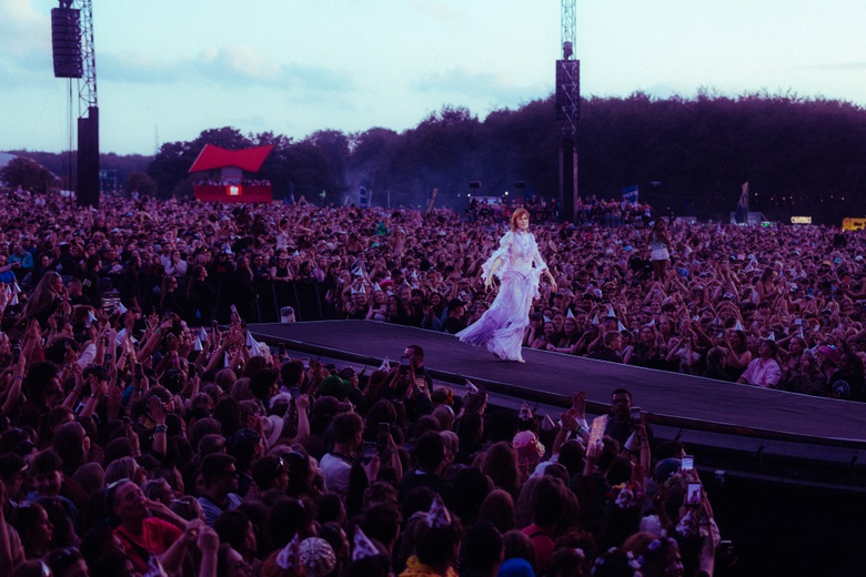 Florence Welch Commands the Spotlight in a Symphony of Style and Soul