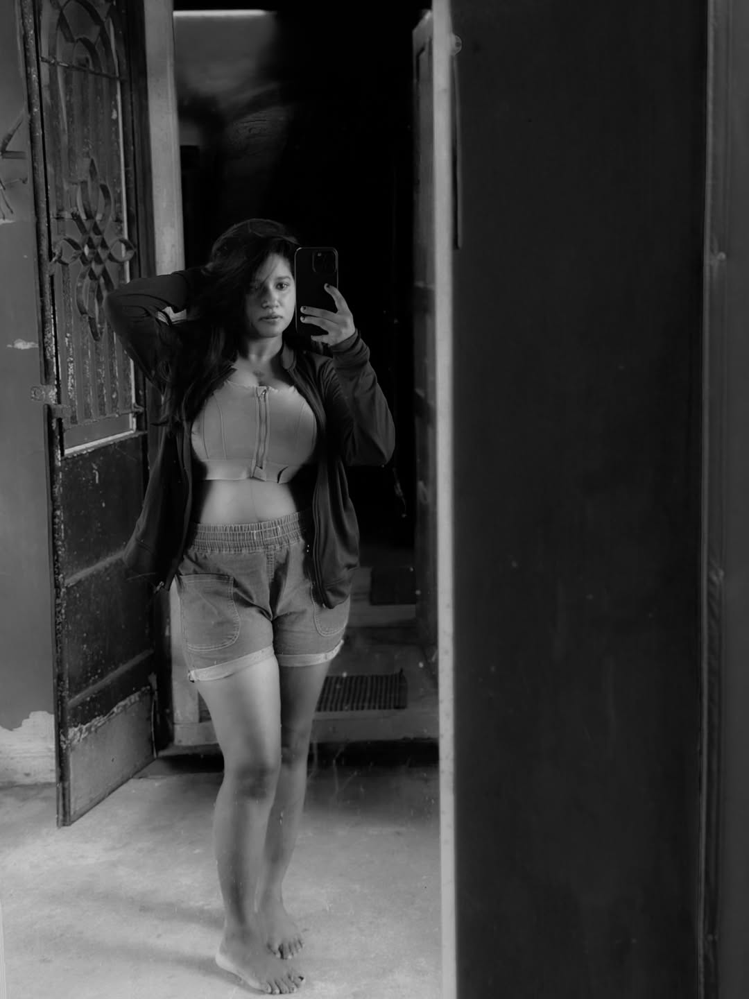 Gabrielle Sellus Flaunts Chic Glamour in Stunning New Photo Shoot!