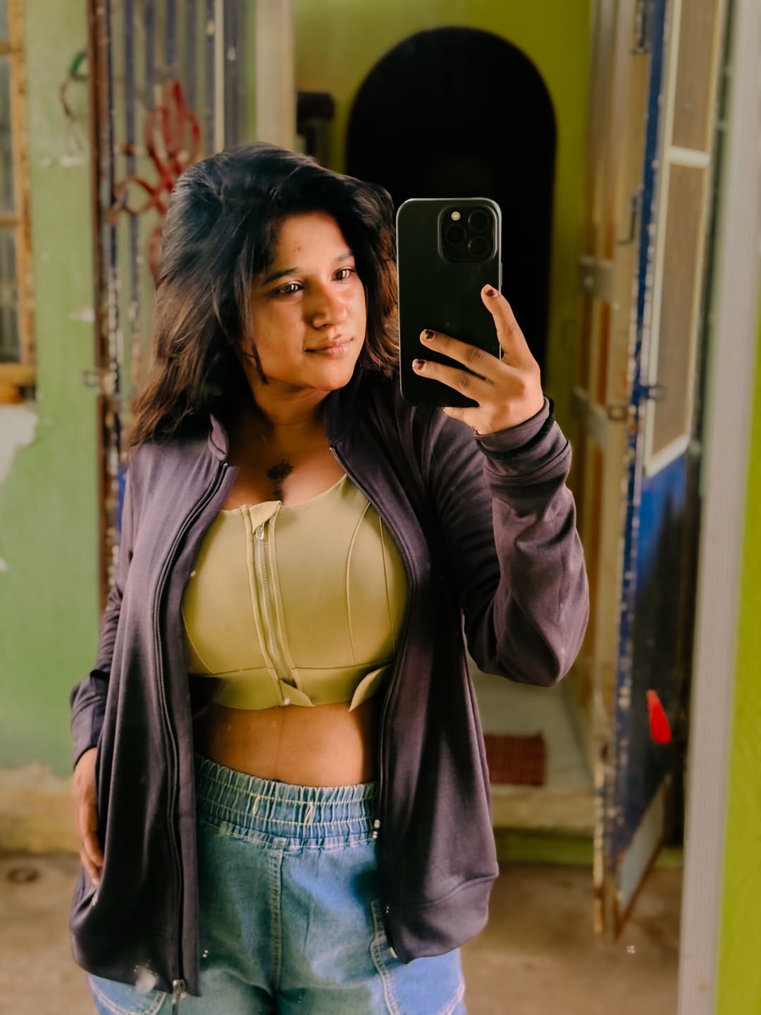 Gabrielle Sellus Flaunts Chic Glamour in Stunning New Photo Shoot!