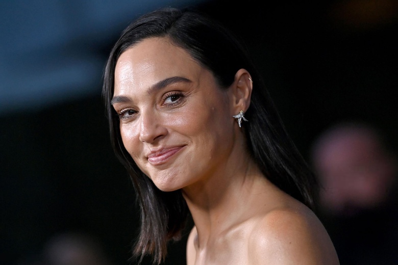 Gal Gadot Radiates Hollywood Glamour at Premiere Event