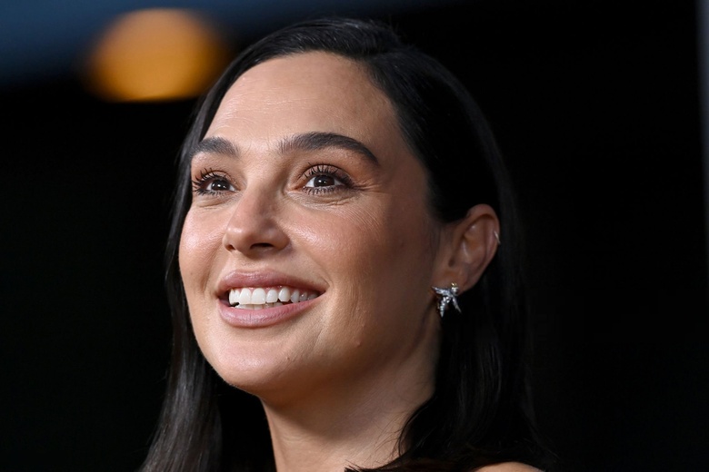 Gal Gadot Radiates Hollywood Glamour at Premiere Event