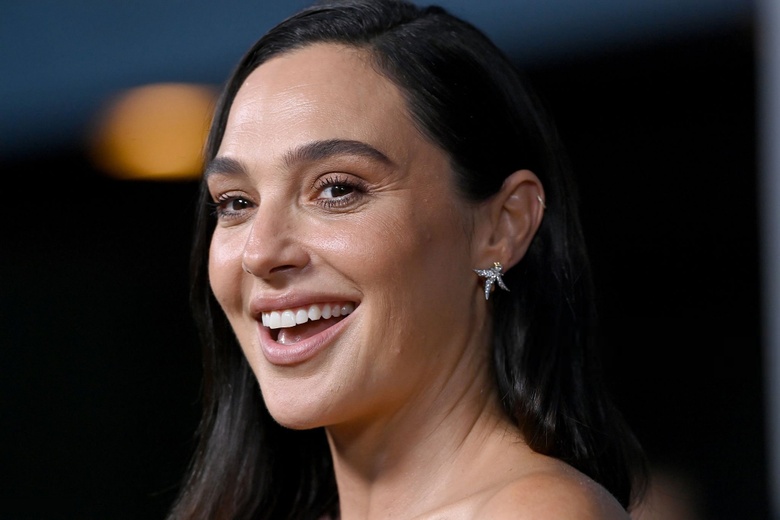 Gal Gadot Radiates Hollywood Glamour at Premiere Event