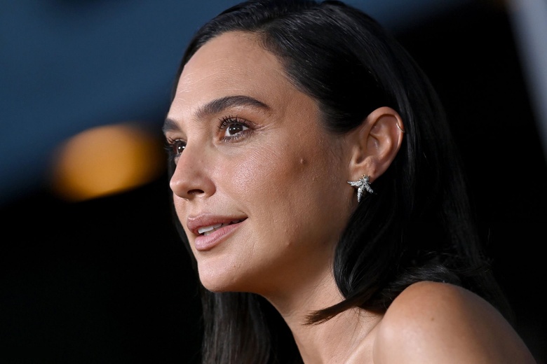 Gal Gadot Radiates Hollywood Glamour at Premiere Event