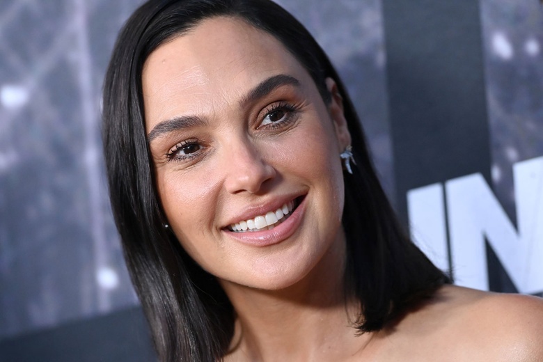 Gal Gadot Radiates Hollywood Glamour at Premiere Event