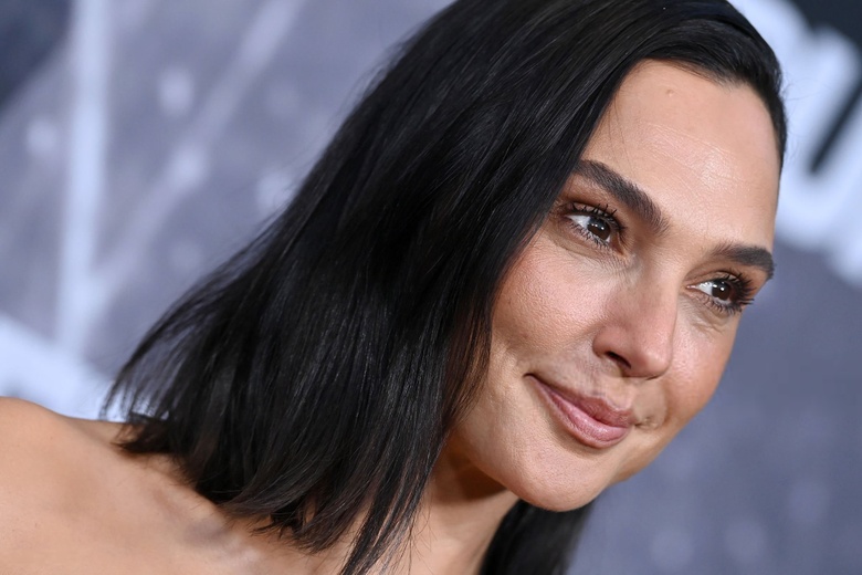Gal Gadot Radiates Hollywood Glamour at Premiere Event