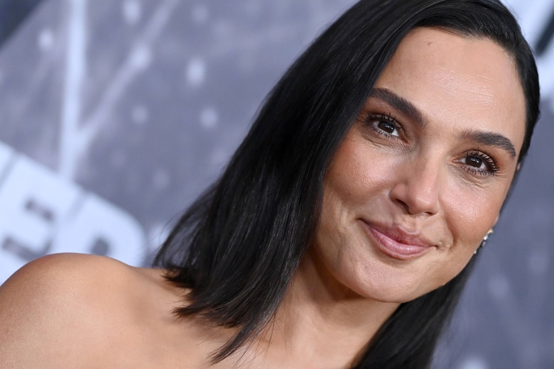Gal Gadot Radiates Hollywood Glamour at Premiere Event