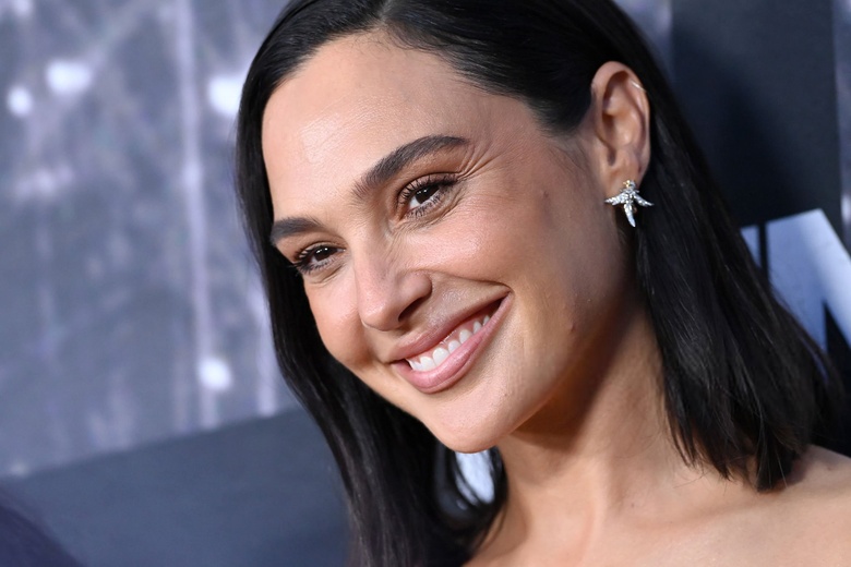 Gal Gadot Radiates Hollywood Glamour at Premiere Event