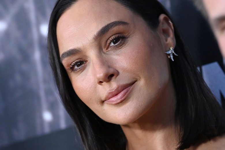 Gal Gadot Radiates Hollywood Glamour at Premiere Event