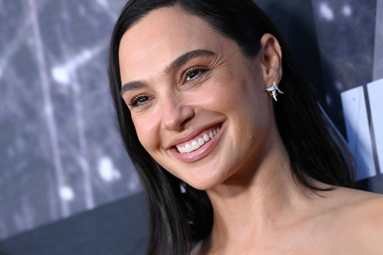 Gal Gadot Radiates Hollywood Glamour at Premiere Event