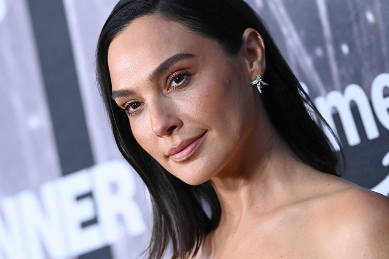Gal Gadot Radiates Hollywood Glamour at Premiere Event