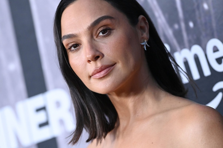 Gal Gadot Radiates Hollywood Glamour at Premiere Event