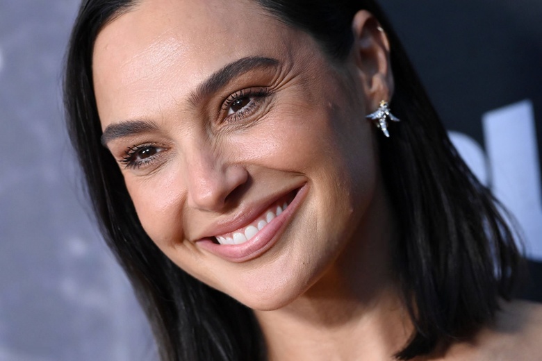 Gal Gadot Radiates Hollywood Glamour at Premiere Event