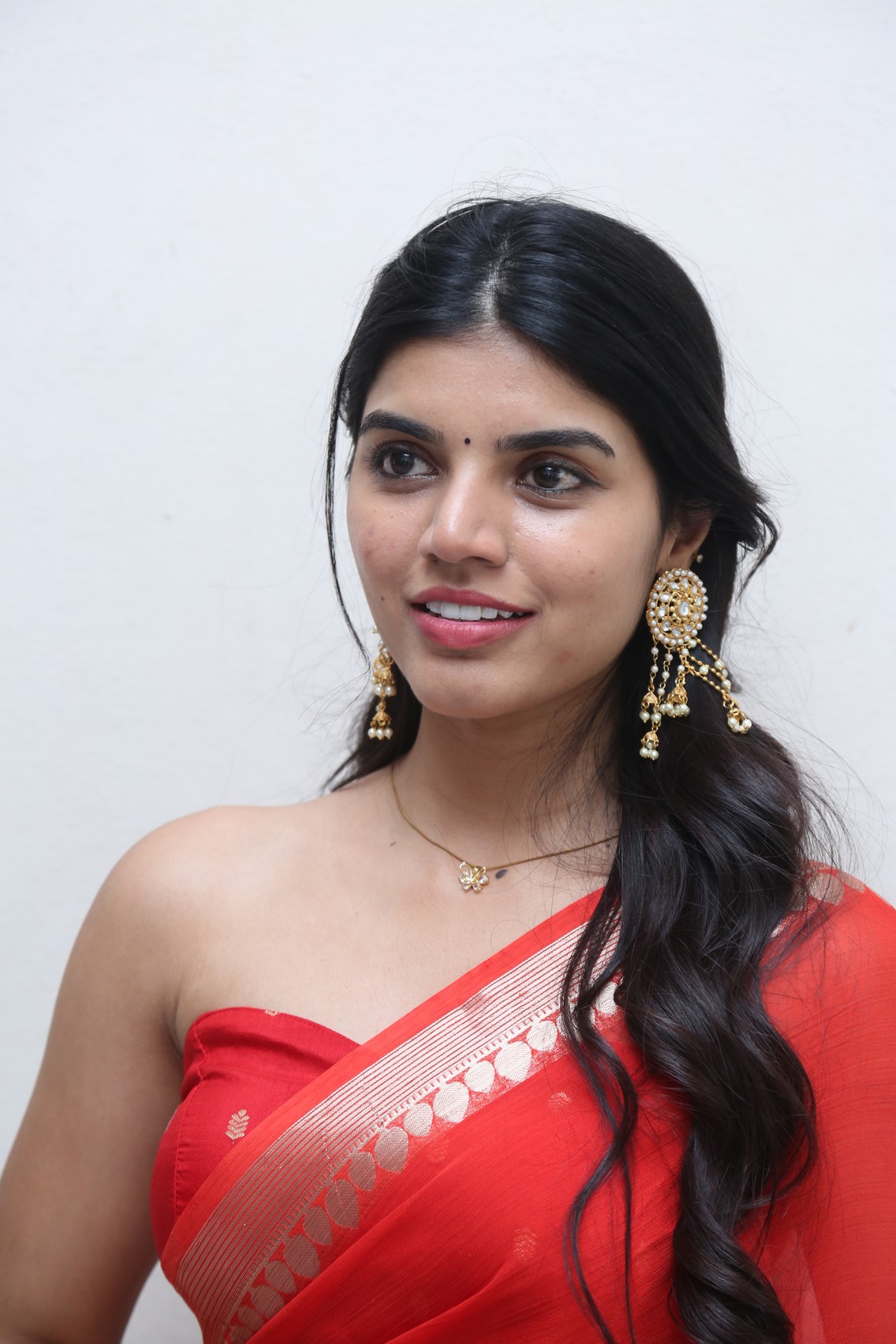 Gayathri Ramana HD Photos Latest Glamour from Movie Sets