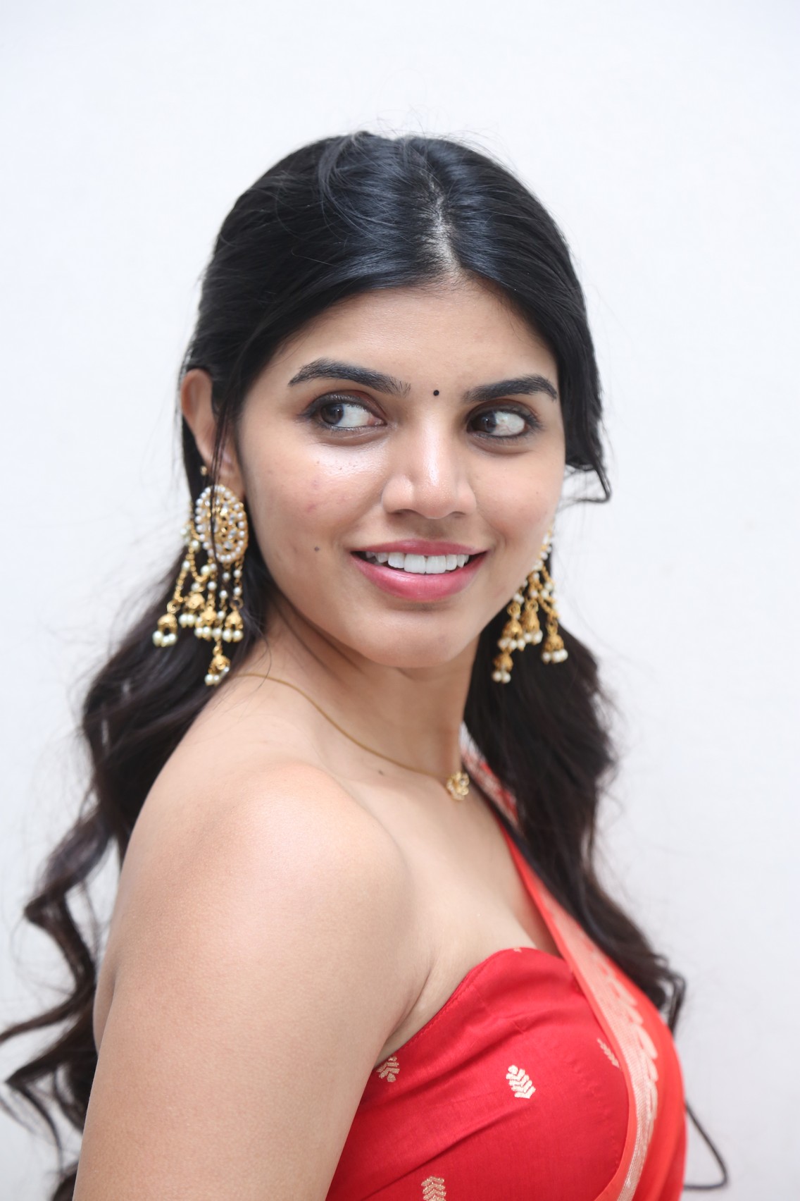 Gayathri Ramana HD Photos Latest Glamour from Movie Sets