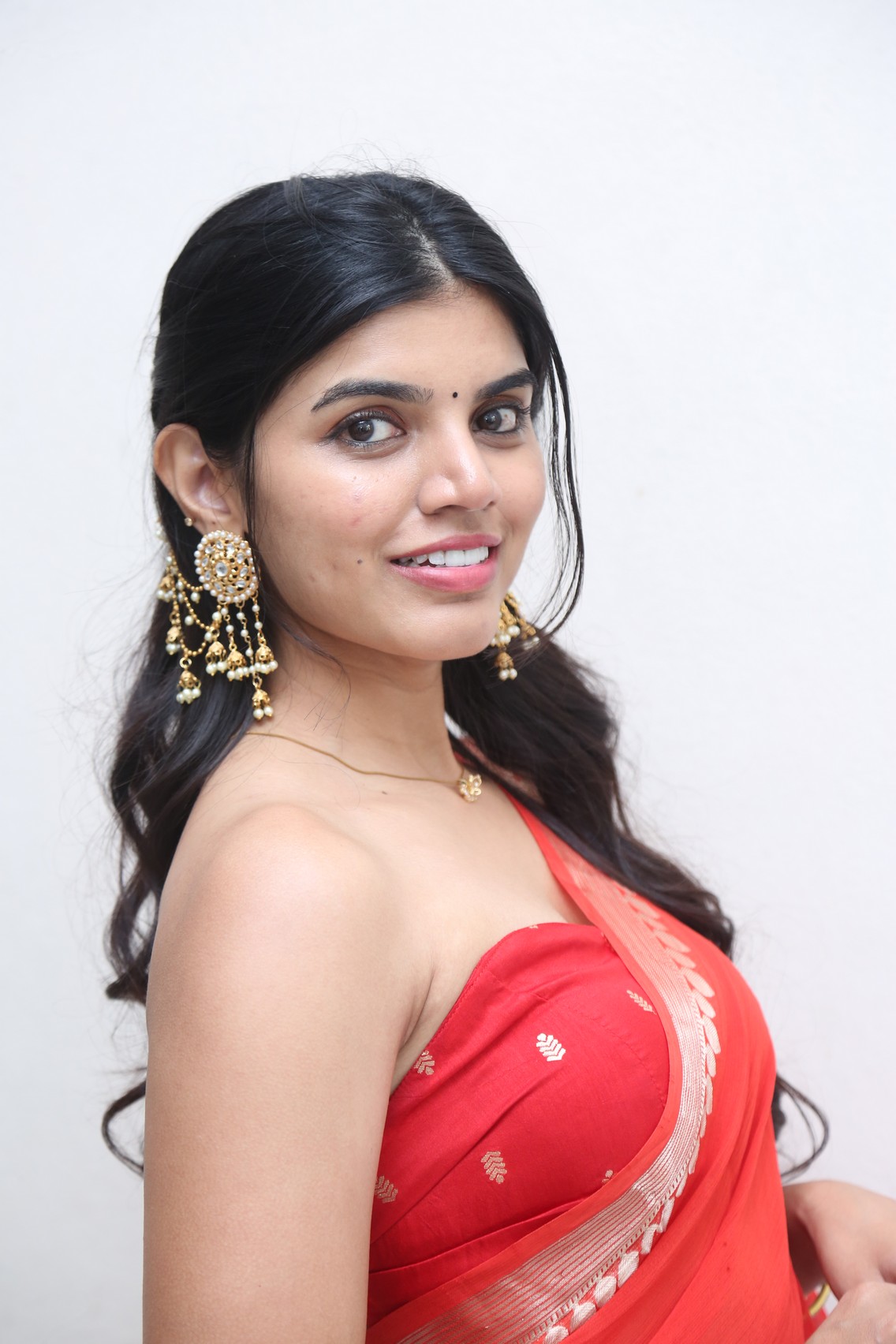 Gayathri Ramana HD Photos Latest Glamour from Movie Sets