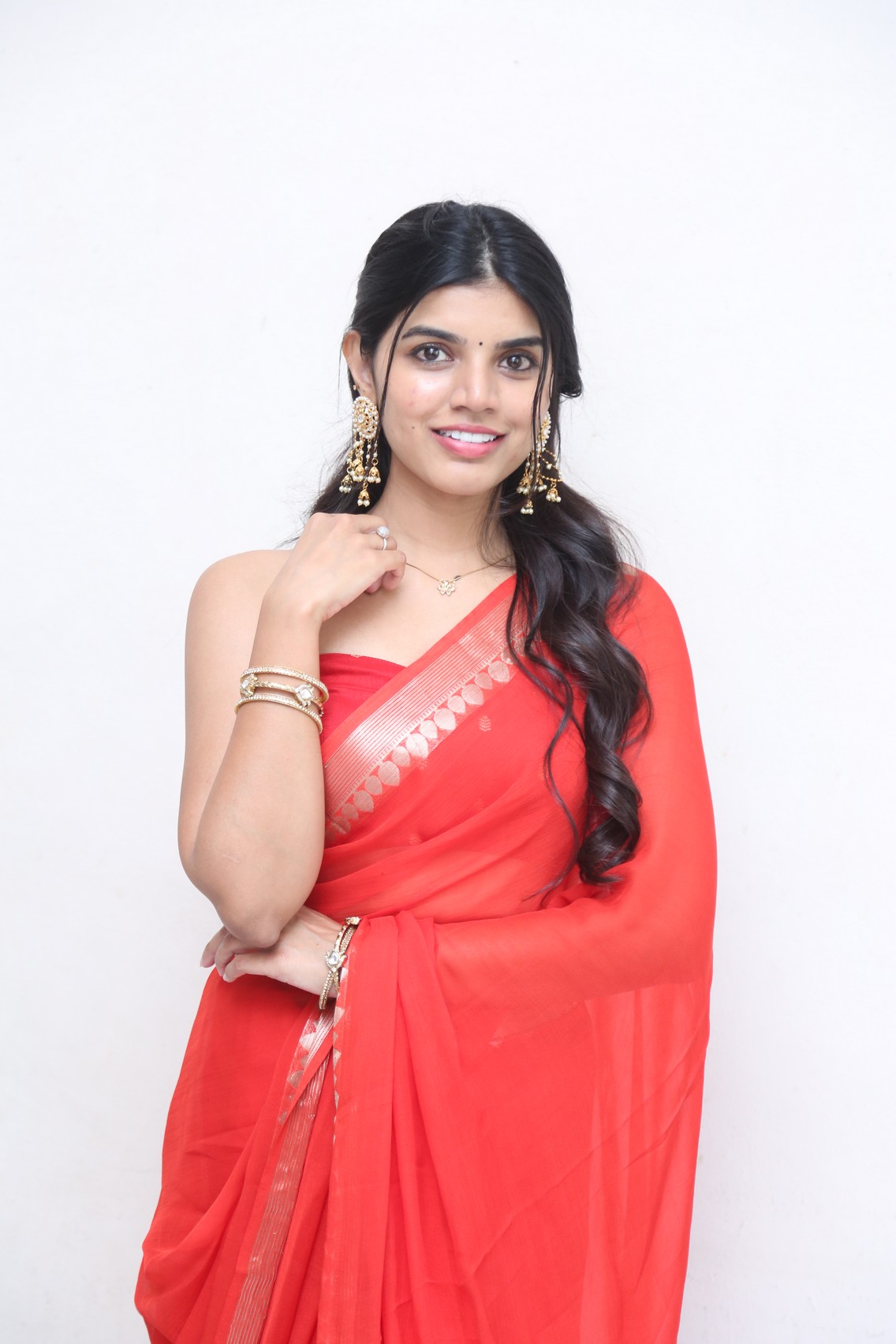 Gayathri Ramana HD Photos Latest Glamour from Movie Sets
