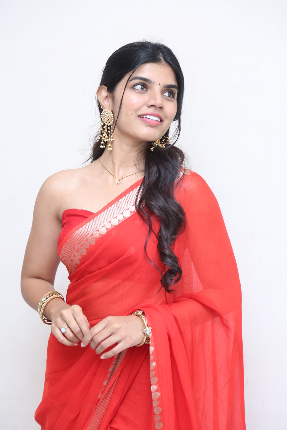 Gayathri Ramana HD Photos Latest Glamour from Movie Sets
