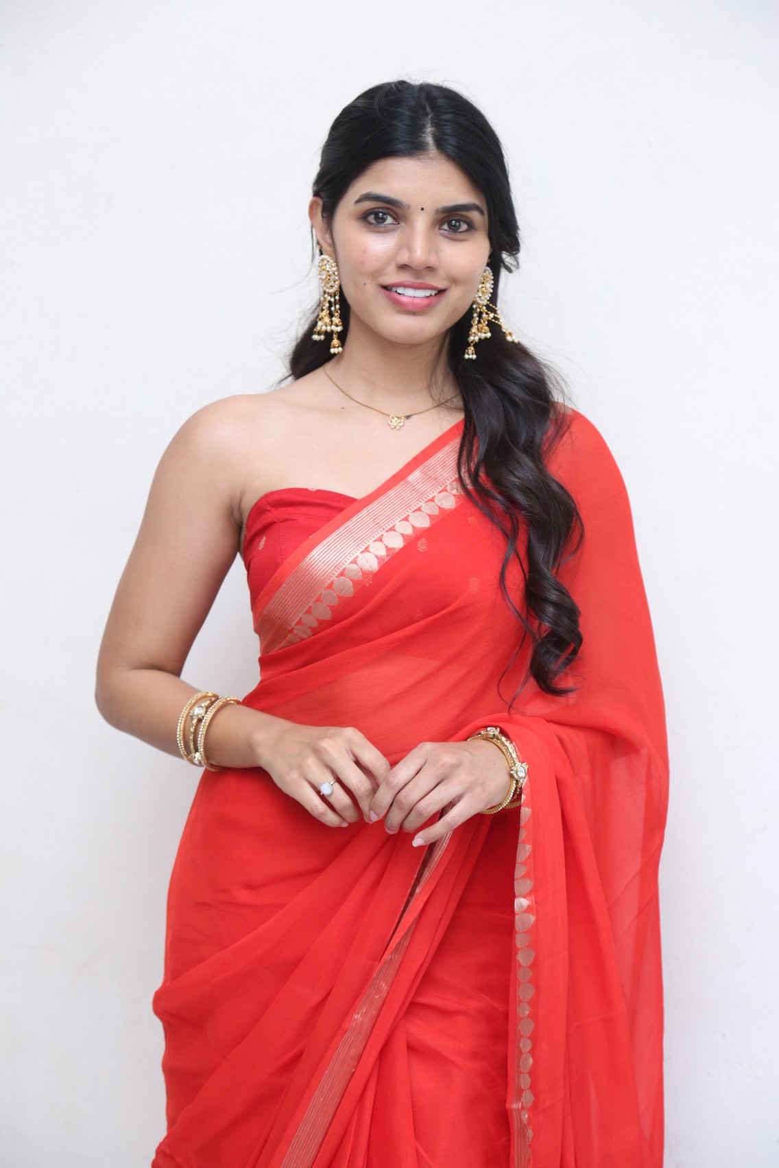 Gayathri Ramana HD Photos Latest Glamour from Movie Sets