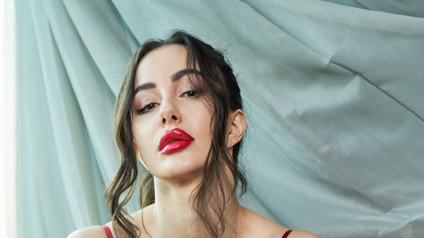 Giorgia Andriani's Fiery Red Satin Look Steals the Spotlight