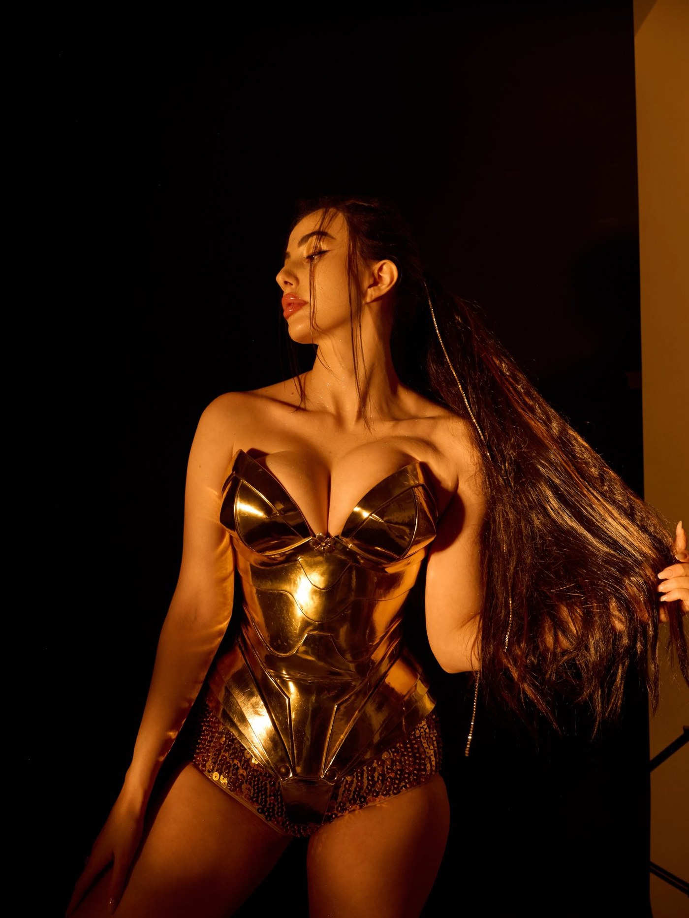 Metallic Gold Magic: Giorgia Andriani Owns the Ultimate Glamour Moment