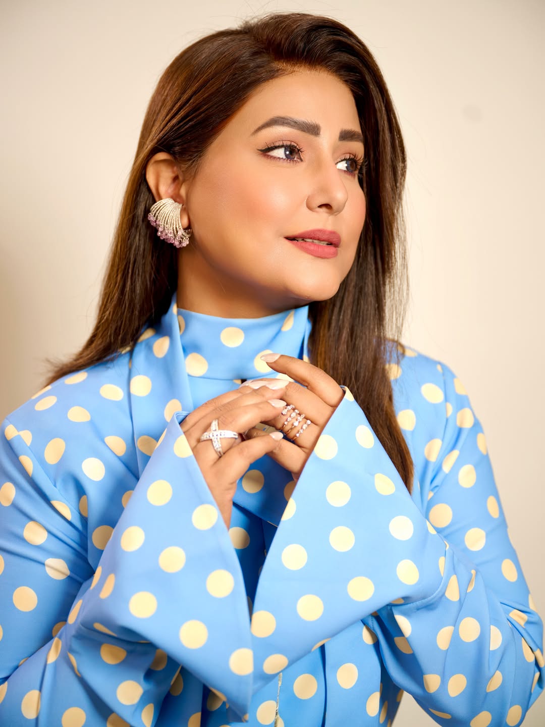 Hina Khan’s Polka Dot Perfection: A Lesson in Playful Glamour!