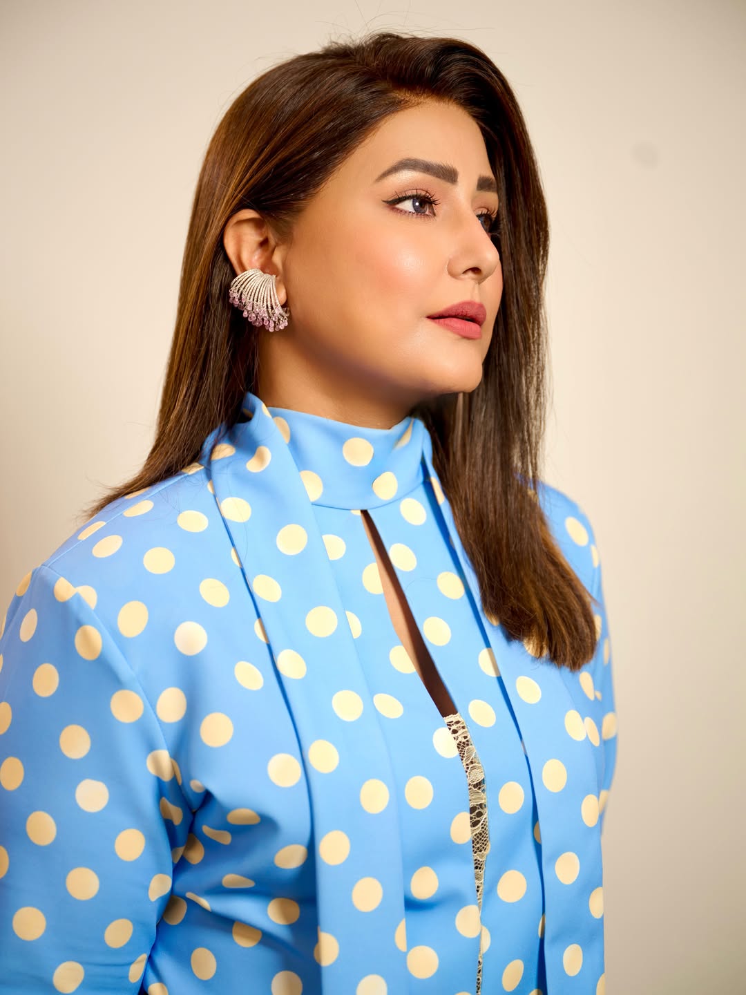 Hina Khan’s Polka Dot Perfection: A Lesson in Playful Glamour!