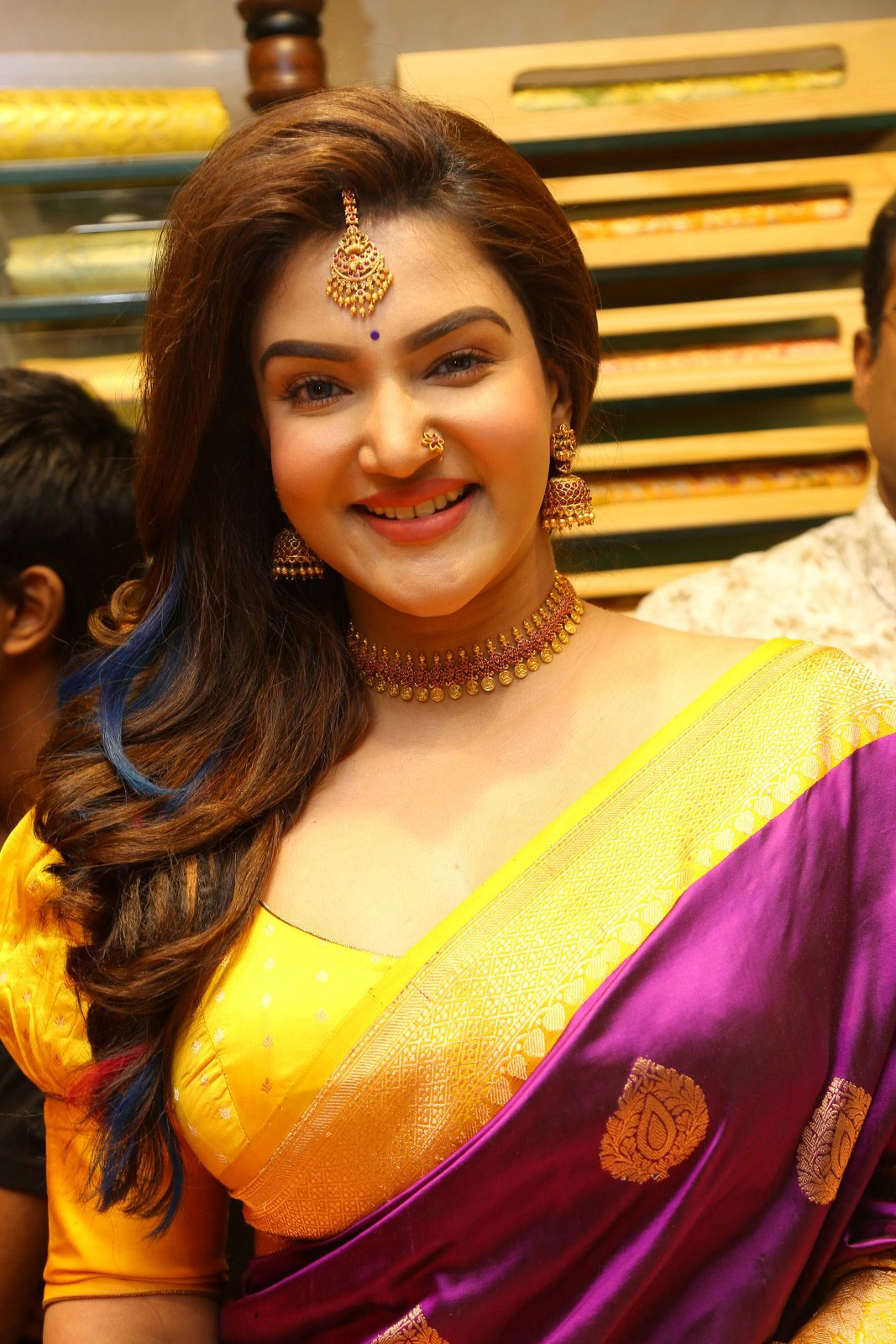 Honey Rose Stunning Latest Saree Photos and Glamour