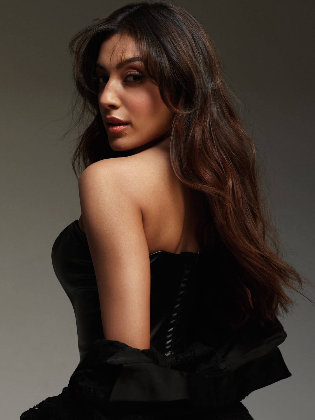 Sahher Bambba Glows Up in Stunning Ensemble Photoshoot!