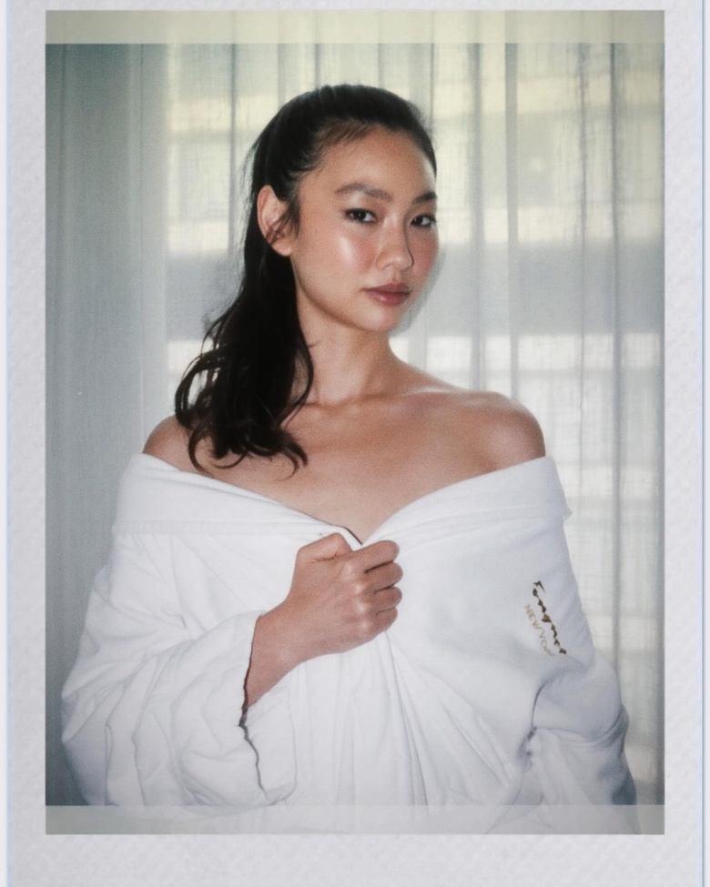 Hoyeon Jung Brings Effortless Chic to the Red Carpet Moment