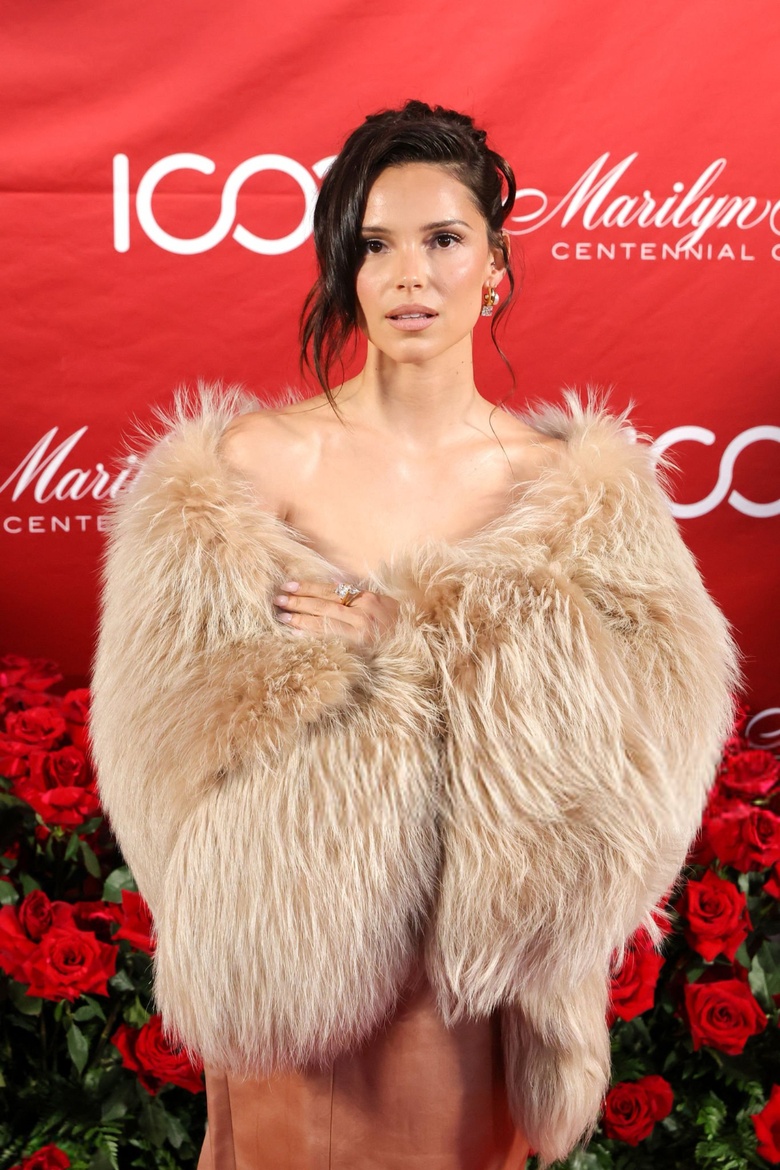 Inde Navarrette's Stunning Look Captures Hearts