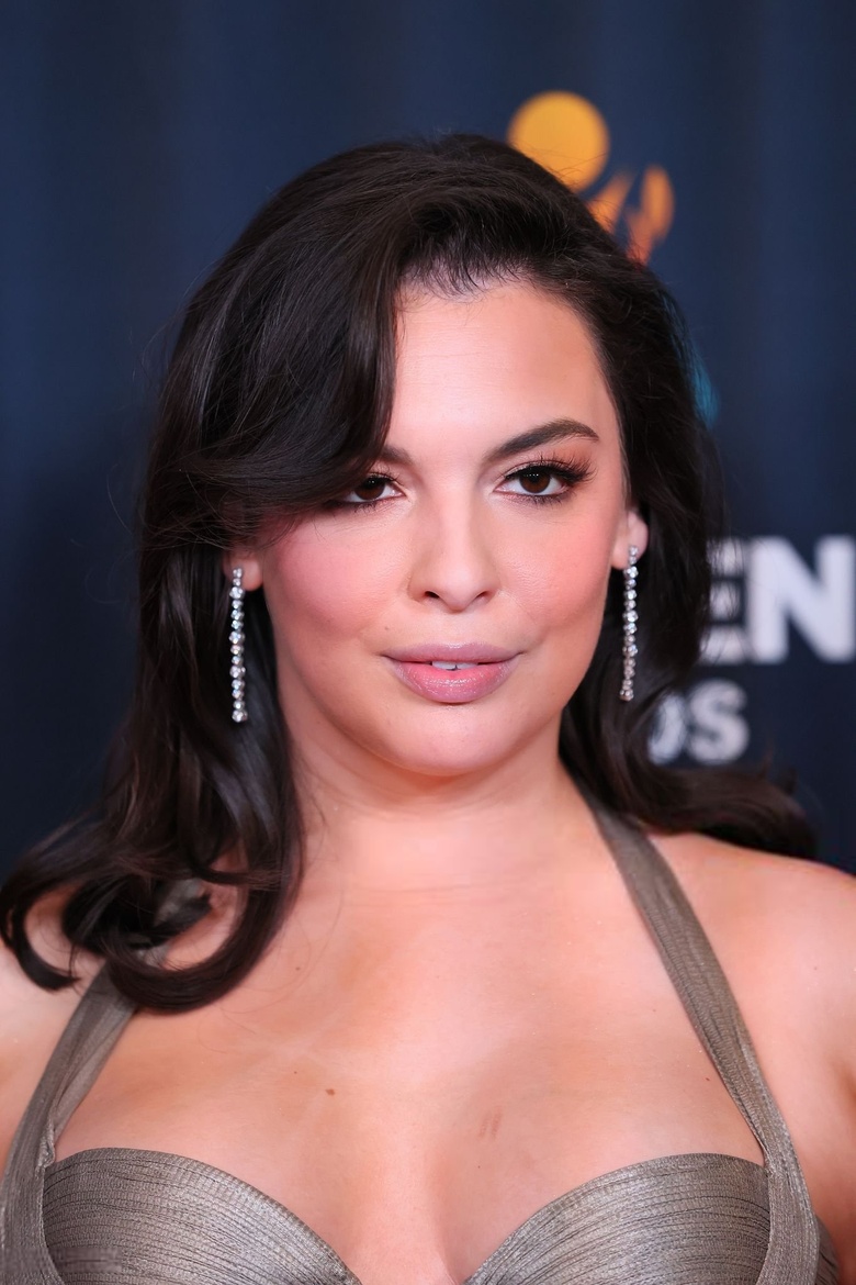 Isabella Gomez Glows: Serving Hollywood Chic at the Gala Event