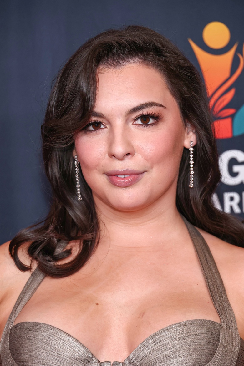 Isabella Gomez Glows: Serving Hollywood Chic at the Gala Event